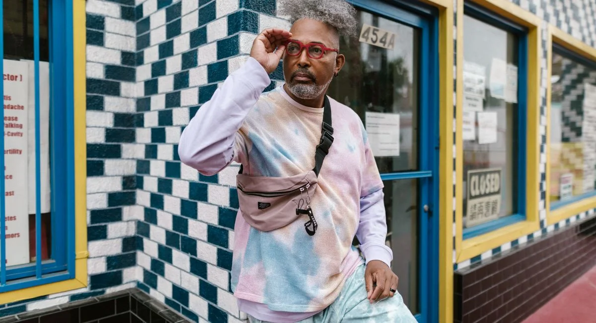 Le sac banane homme : comment le porter avec style et praticité en 2026 ?
