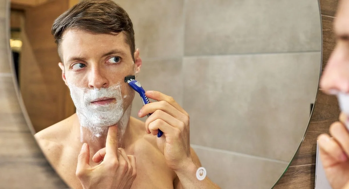 Comment se raser la moustache efficacement : étapes, astuces et précautions ?